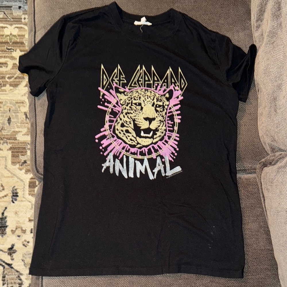 10 for $15 ⭐️ Def Leppard Animal Black Graphic T-Shirt women’s XS
